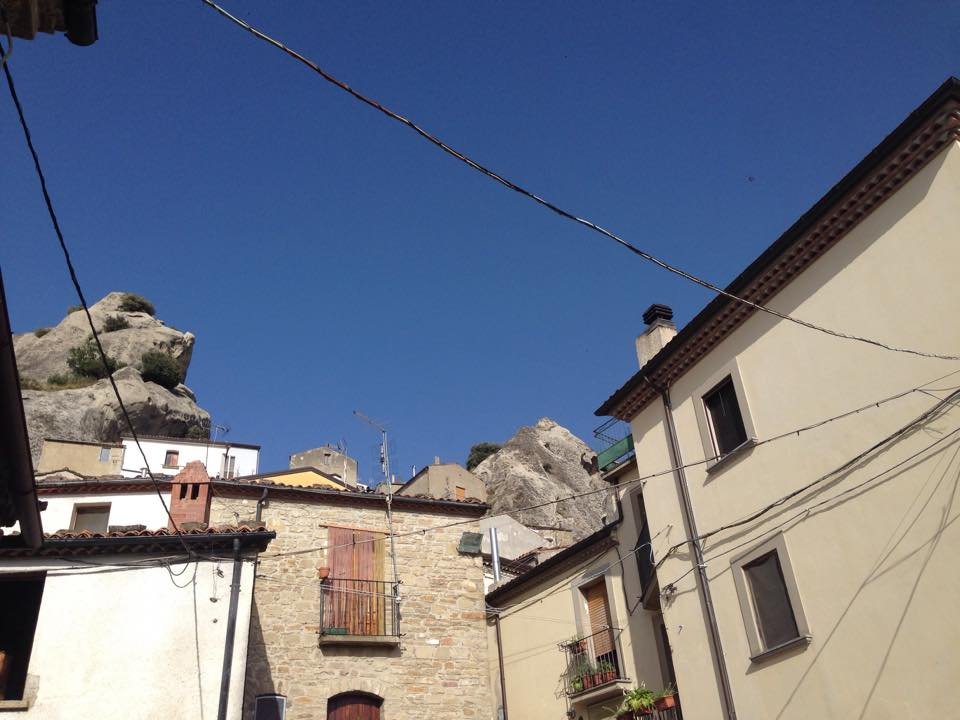 pietrapertosavolodellangeloborghipiubelliditalia2