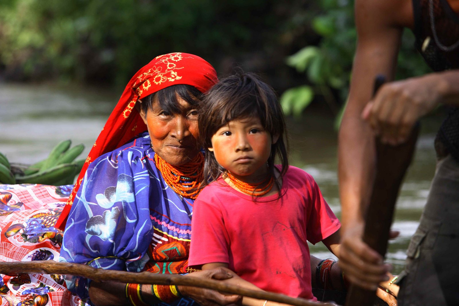 ilo-passoa-46-copyright-famille-cam-indiens-kuna-sur-le-kaiuko-kuna-india-on-the-kaiuko